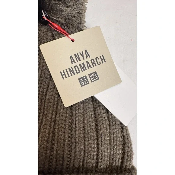 Anya Hindmarch Signature Logo Eyes Uniqlo Heattech Knitted Pom Beanie Green NWT - Picture 3 of 5